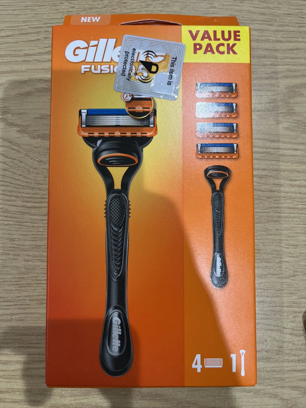 #Gillette Fusion Men's Razor 1 Razor + 4 Razor Cartridges, NEW GENUINE FREE P&P